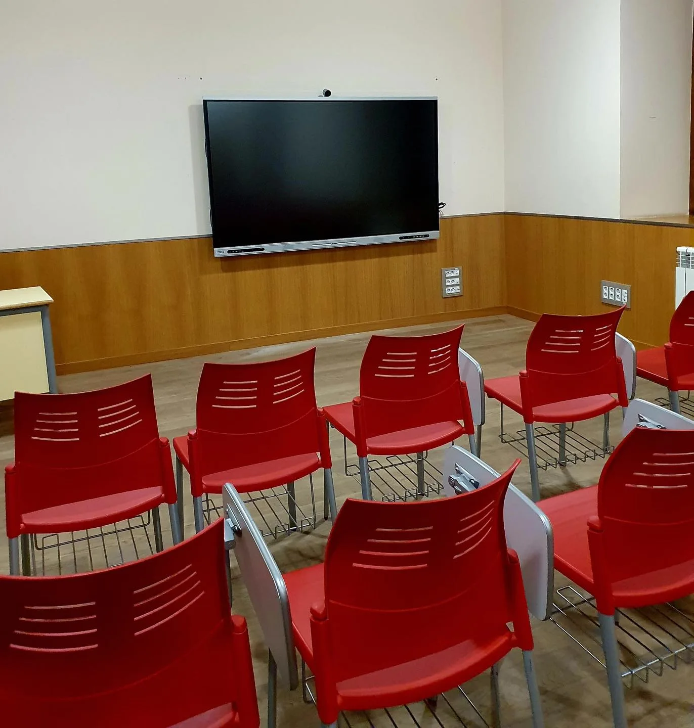 Villablino aumenta su oferta educativa con la UNED: más de 4.580 matrículas y nuevas tecnologías para el curso 2024/25