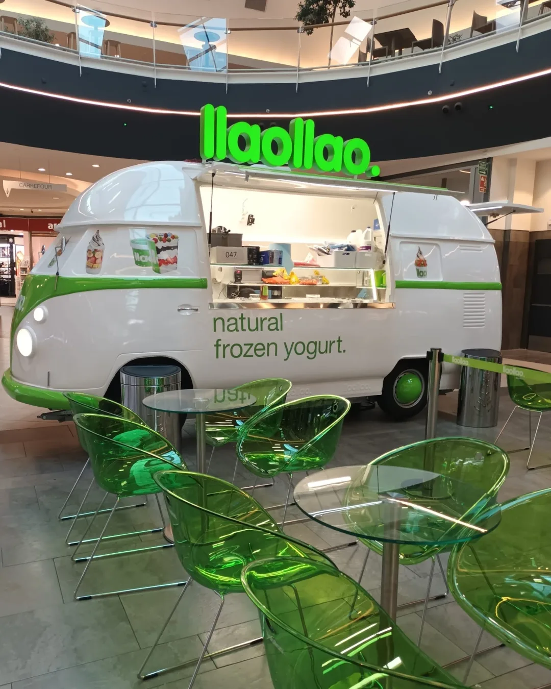 Llaollao aterriza en Ponferrada con su food truck en el Centro Comercial El Rosal