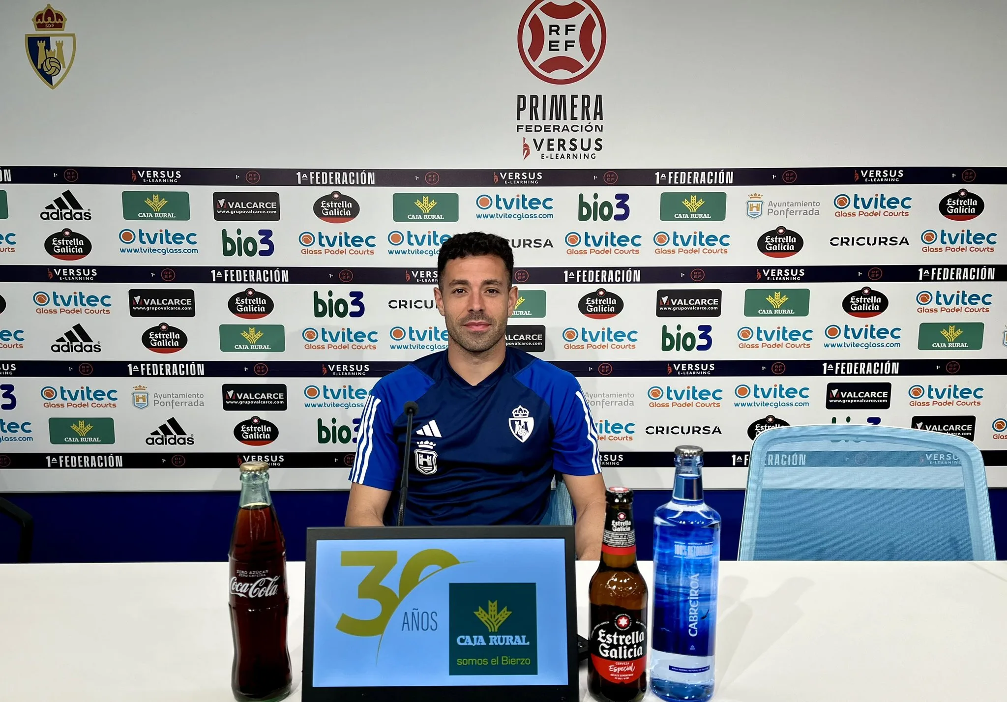 Álvaro Bustos destaca la unión del vestuario de la SD Ponferradina: "Estamos todos enchufados"