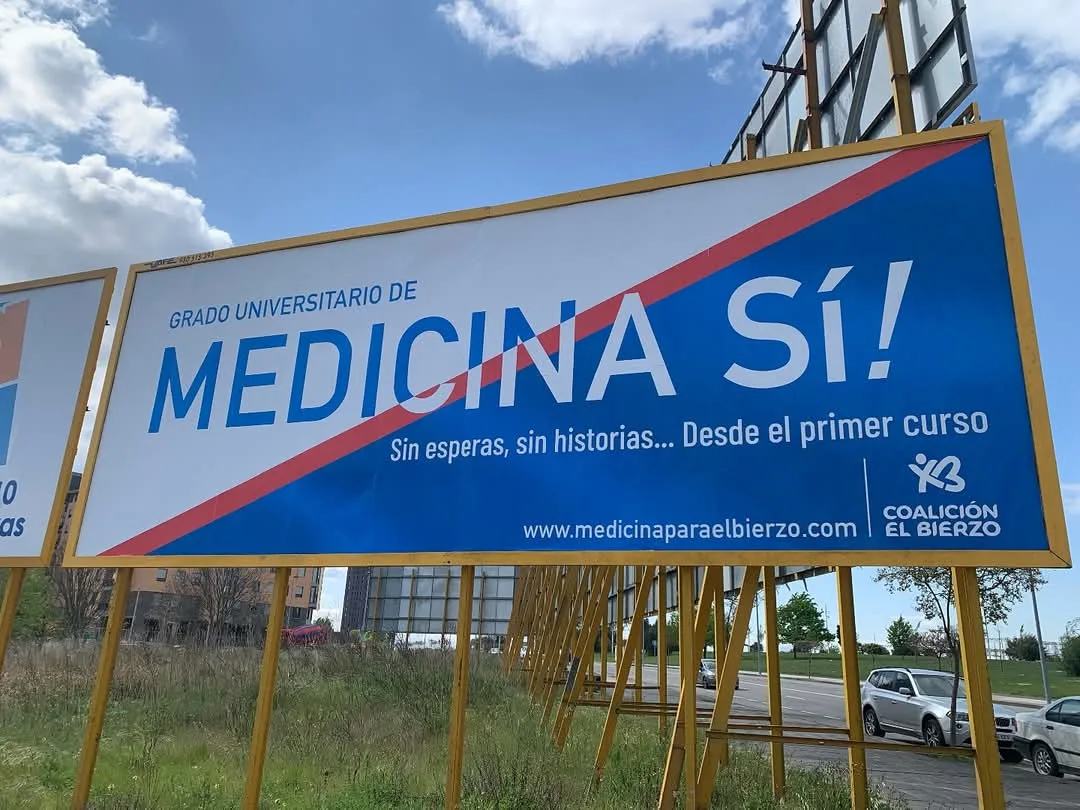 CB inicia una campaña con vallas publicitarias y recogida de firmas para reivindicar el Grado de Medicina en el Campus de Ponferrada desde el primer curso