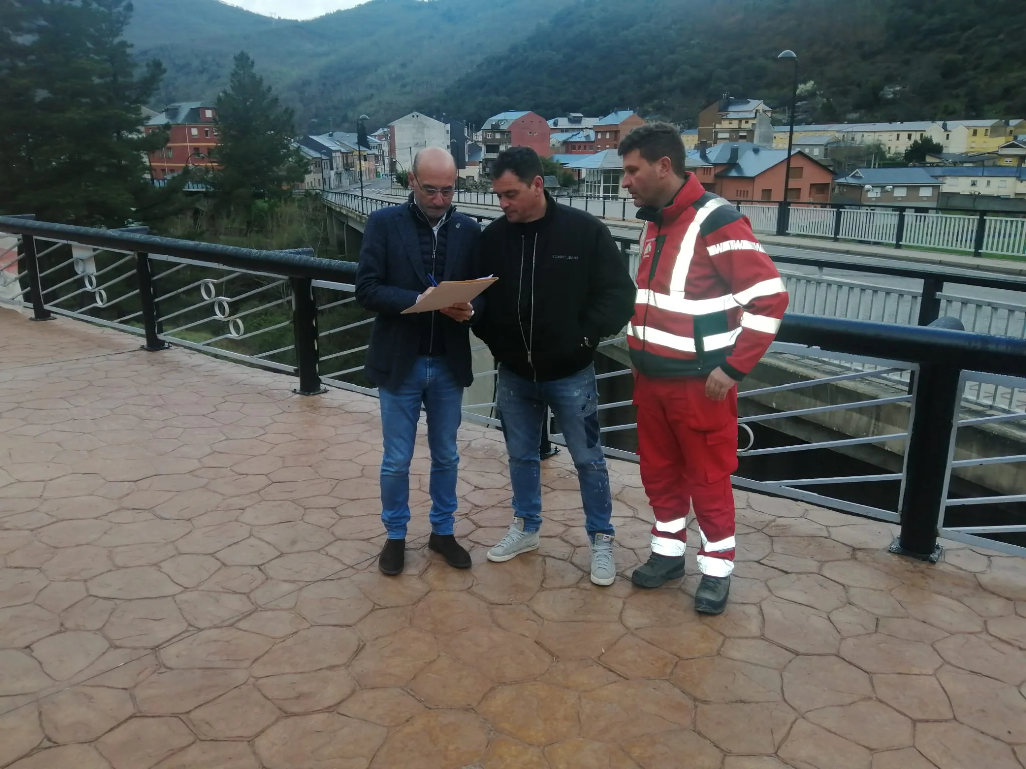 Recepción de Obra en Matarrosa del Sil: Nuevo Muro de Contención para Mejorar la Seguridad