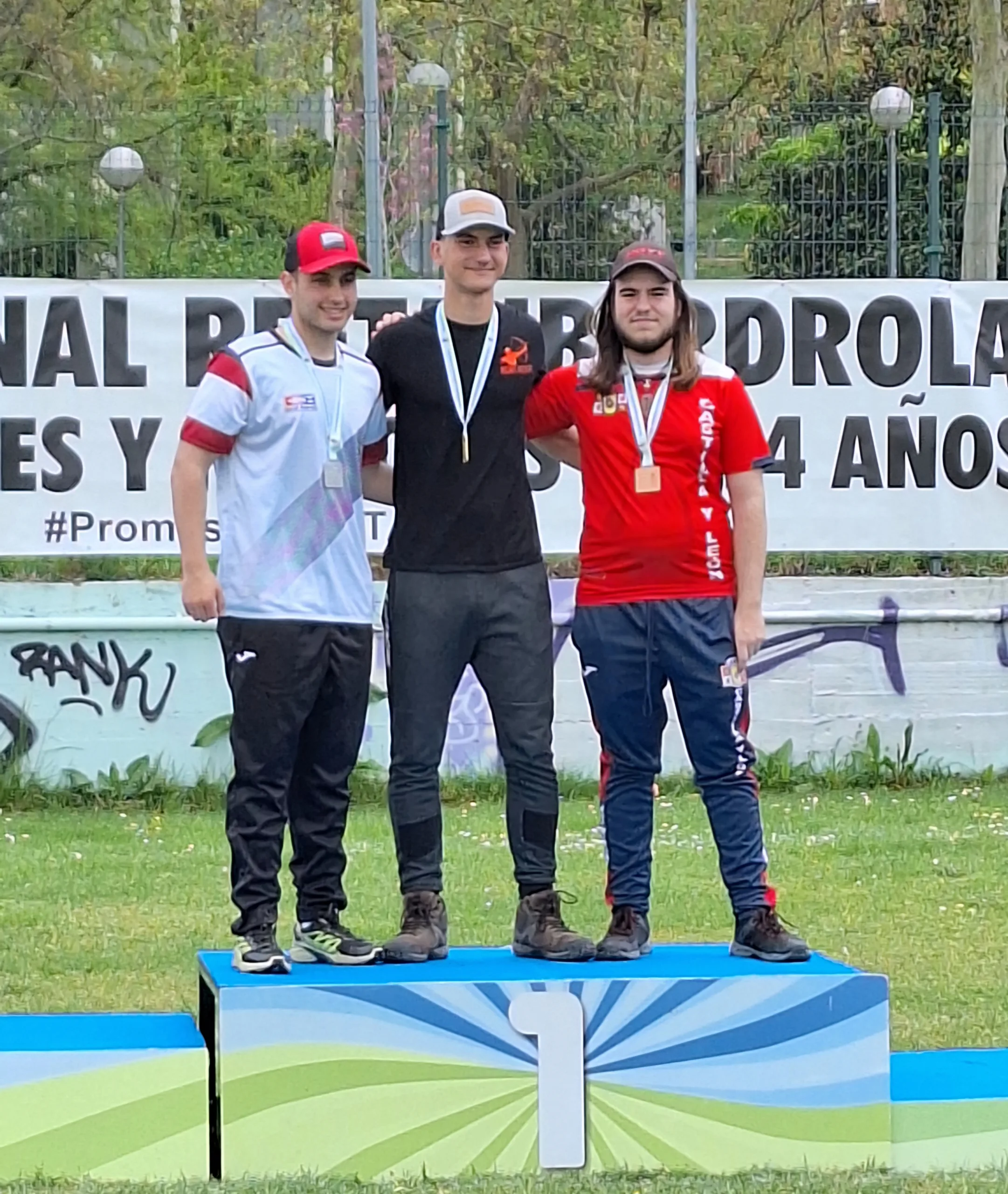 Héctor González brilla en el I Gran Premio Promesas Iberdrola con tres récords autonómicos y medalla de bronce