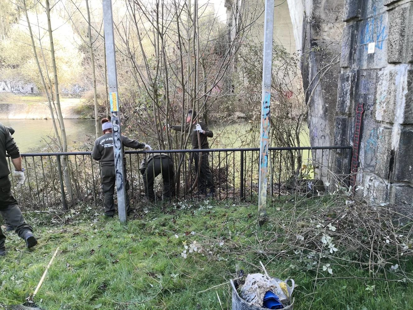 Comienzan los trabajos de conservación en las márgenes del río Sil en Ponferrada con la Escuela Taller Municipal "Pablo Voces"