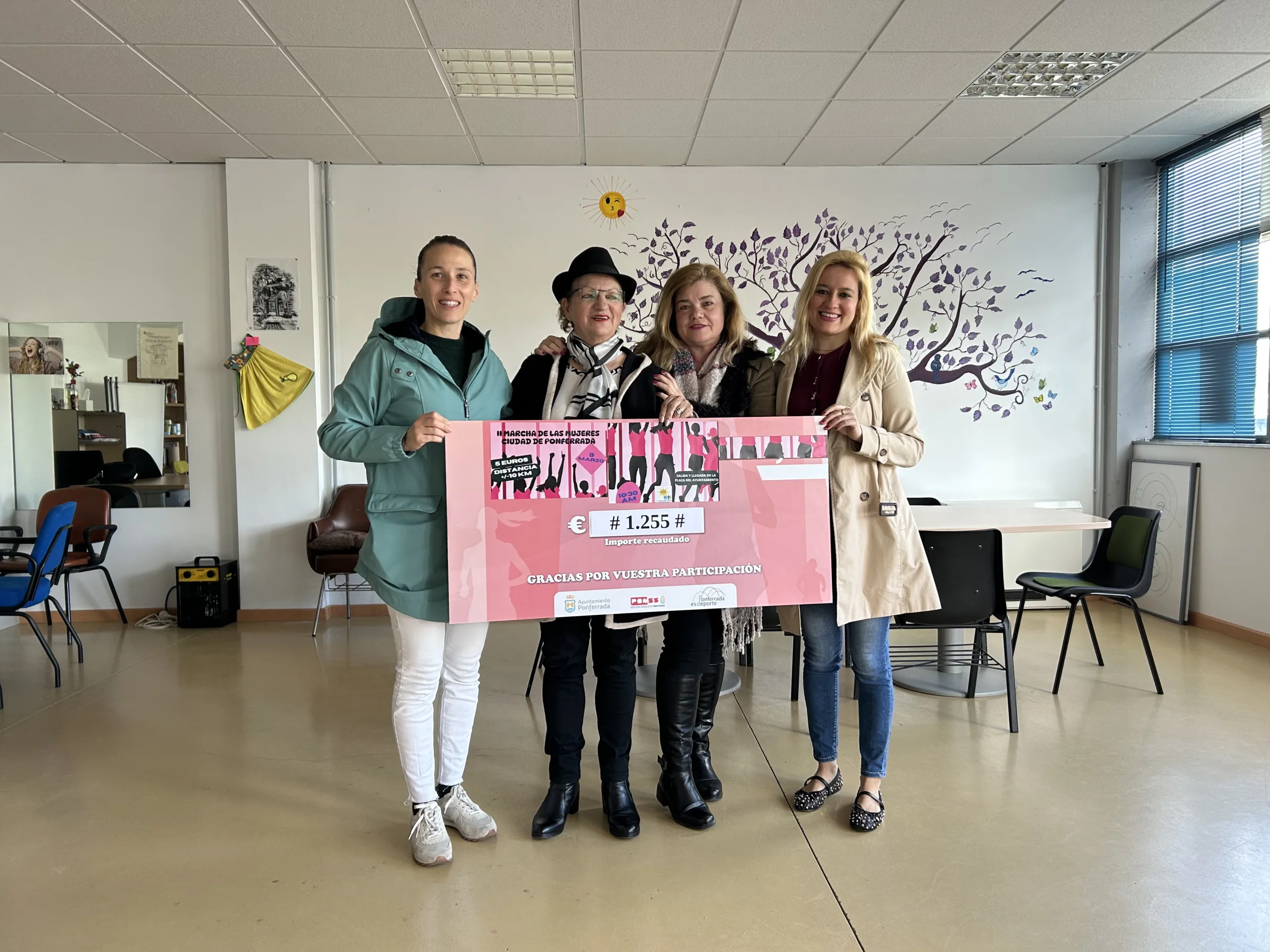 Entrega de recaudación a AFFI-Bierzo de la II Marcha de Mujeres Ciudad de Ponferrada