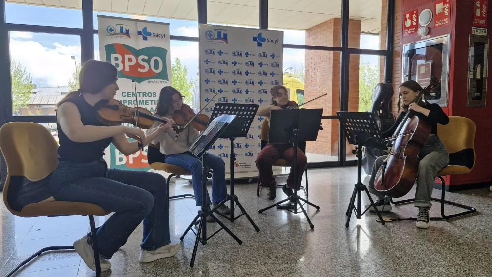 La maratón musical de la Orquesta Sinfónica de Castilla y León Joven hace una parada en el Hospital El Bierzo