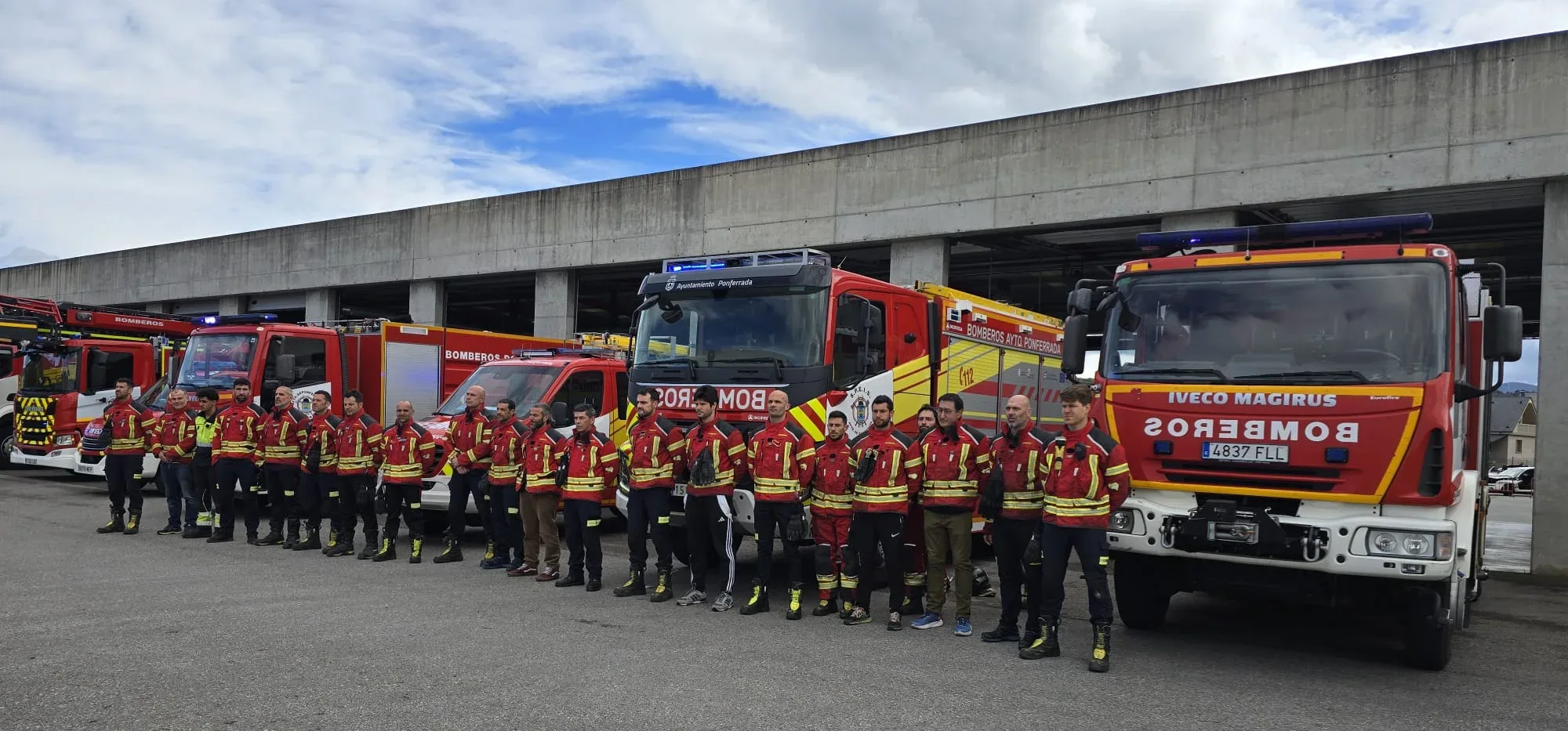 Homenaje a los bomberos fallecidos y heridos por el accidente en Alcorcón