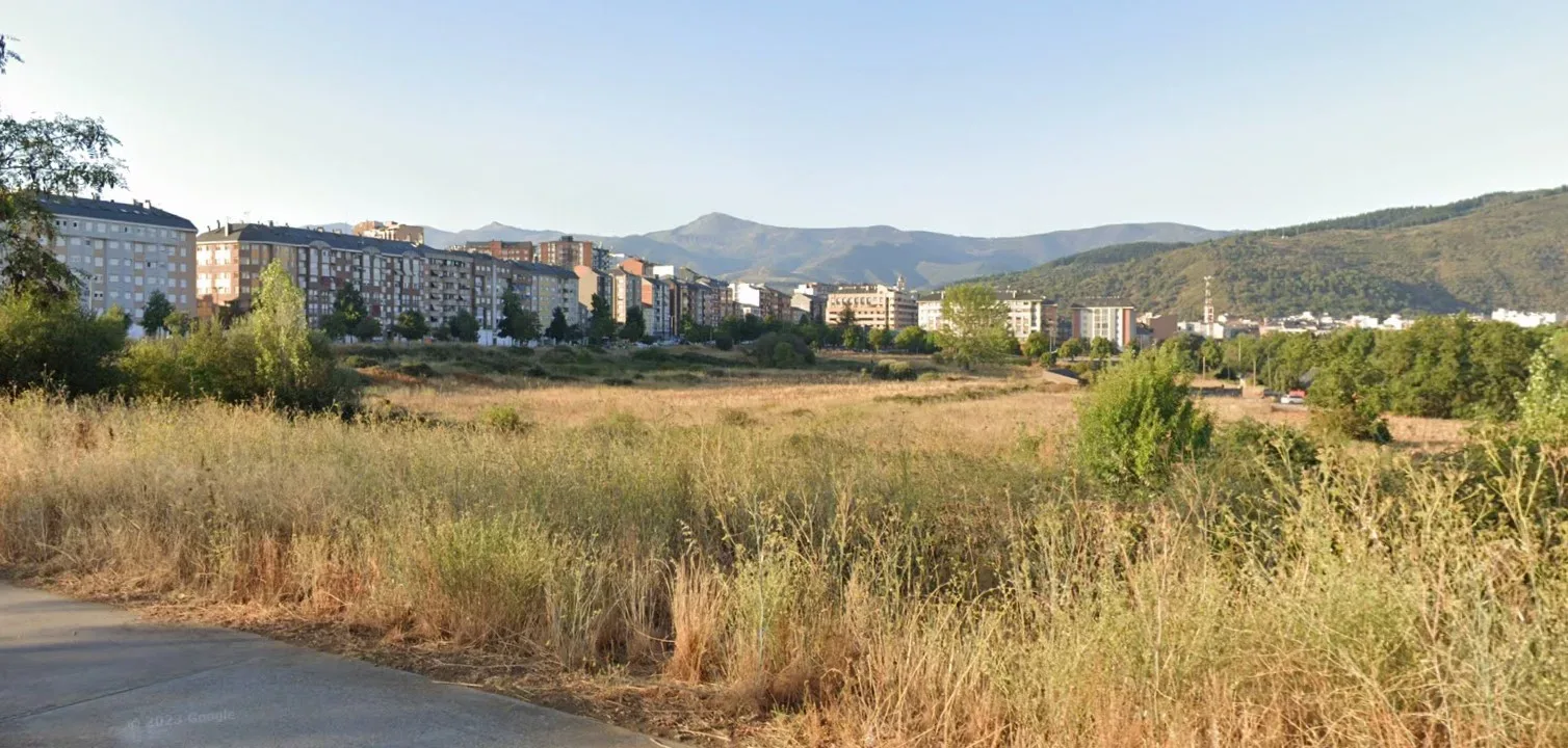 Ponen a la venta un terreno urbanizable de más de 100.000 m2 entre el Barrio de los Judíos y el Puente del Centenario con una edificabilidad máxima de 432 viviendas