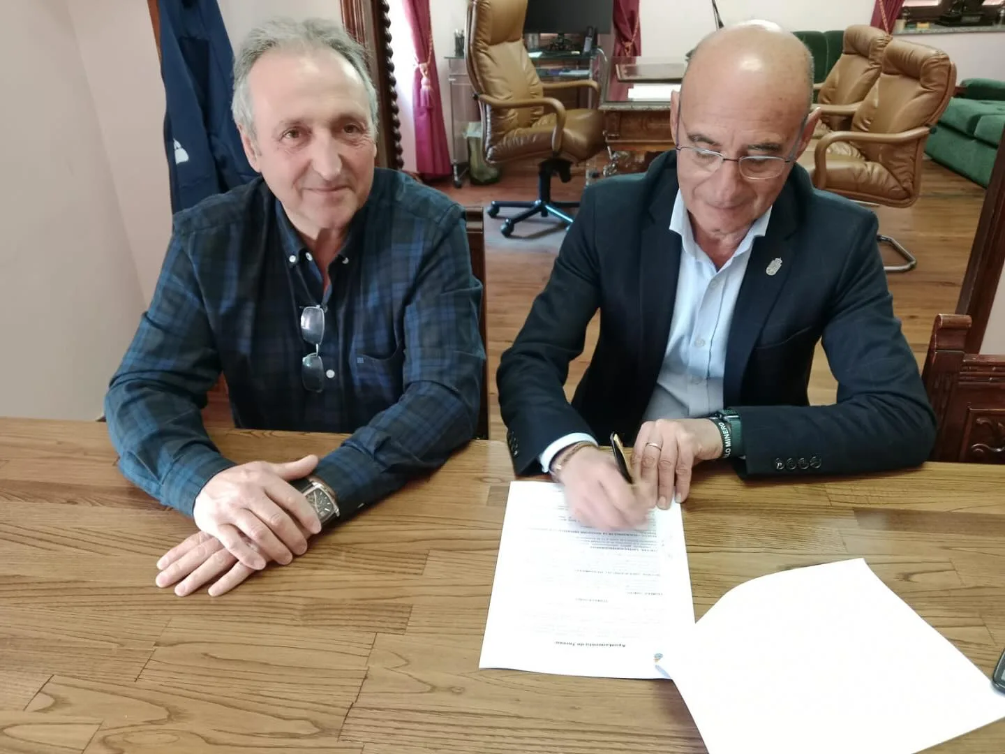 El Ayuntamiento renueva su compromiso con el deporte local mediante un nuevo convenio con el CD Toreno
