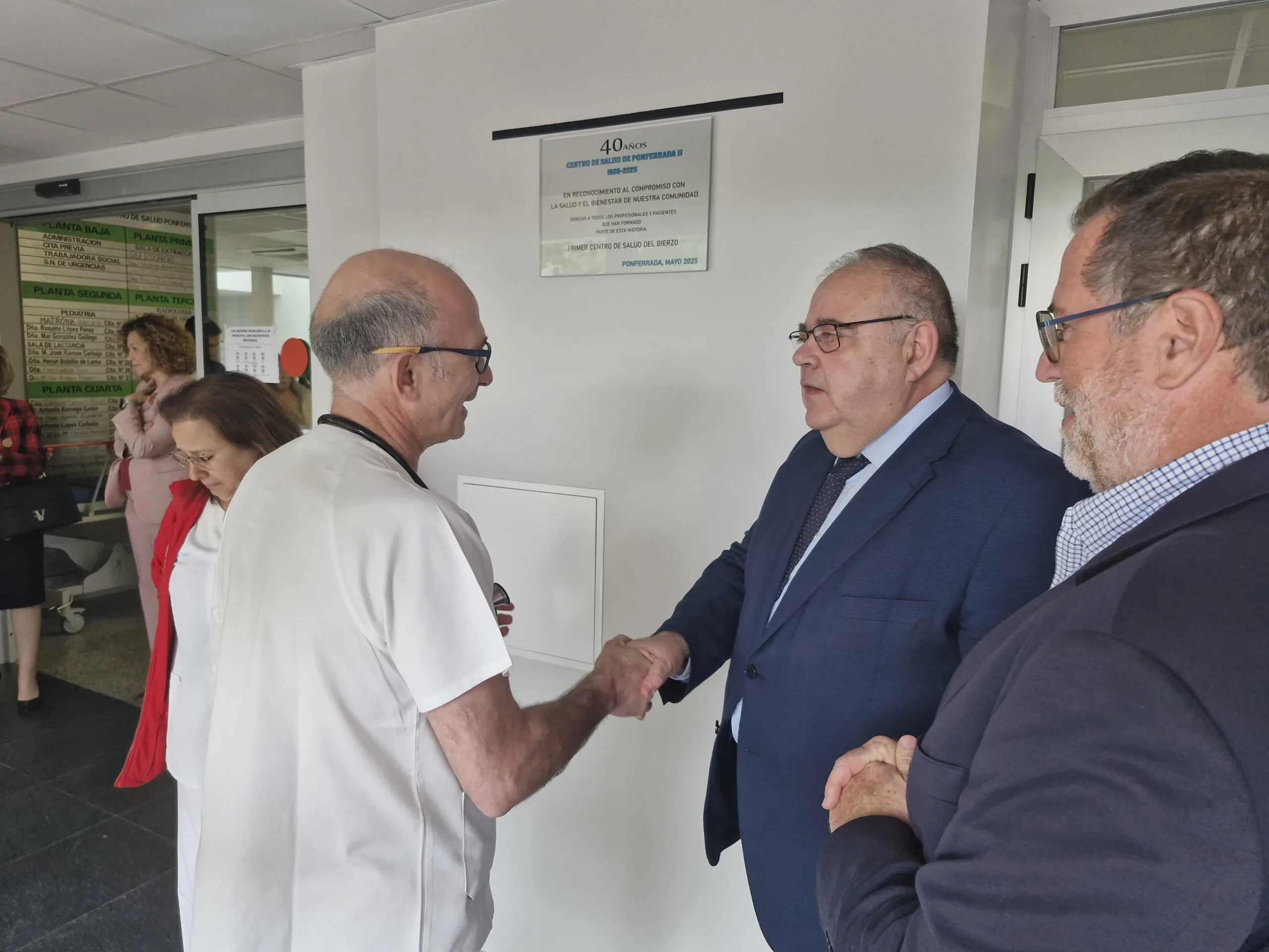 El Consejero de Sanidad visita el Centro de Salud Ponferrada II en su 40 aniversario