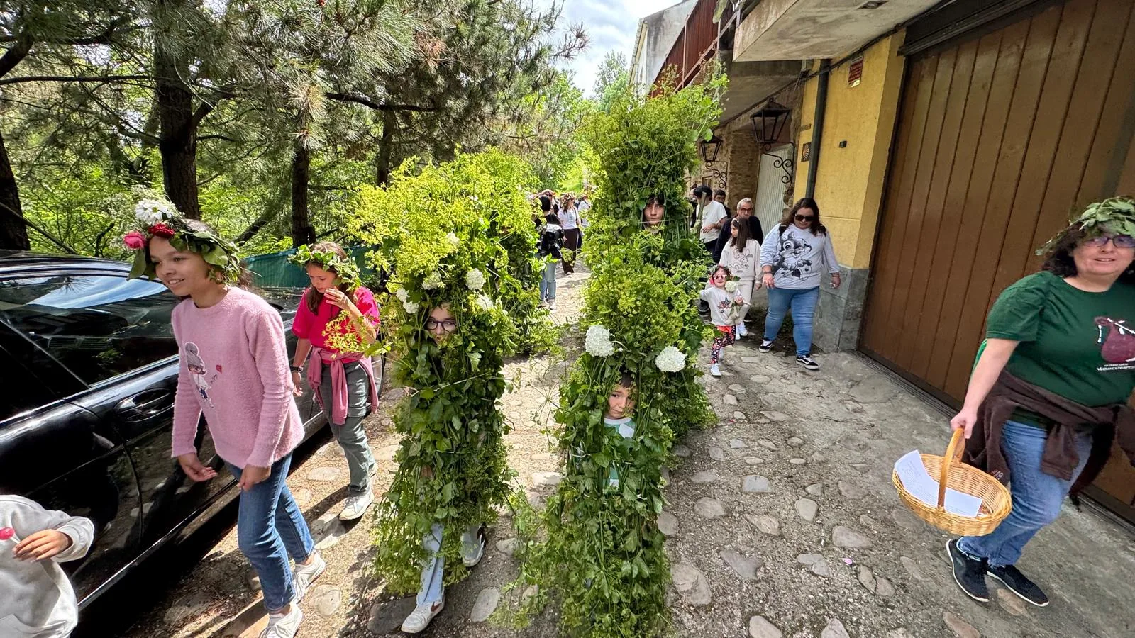 [FOTOS] Villafranca del Bierzo celebra una emotiva y viva Festa do Maio fiel a su tradición popular