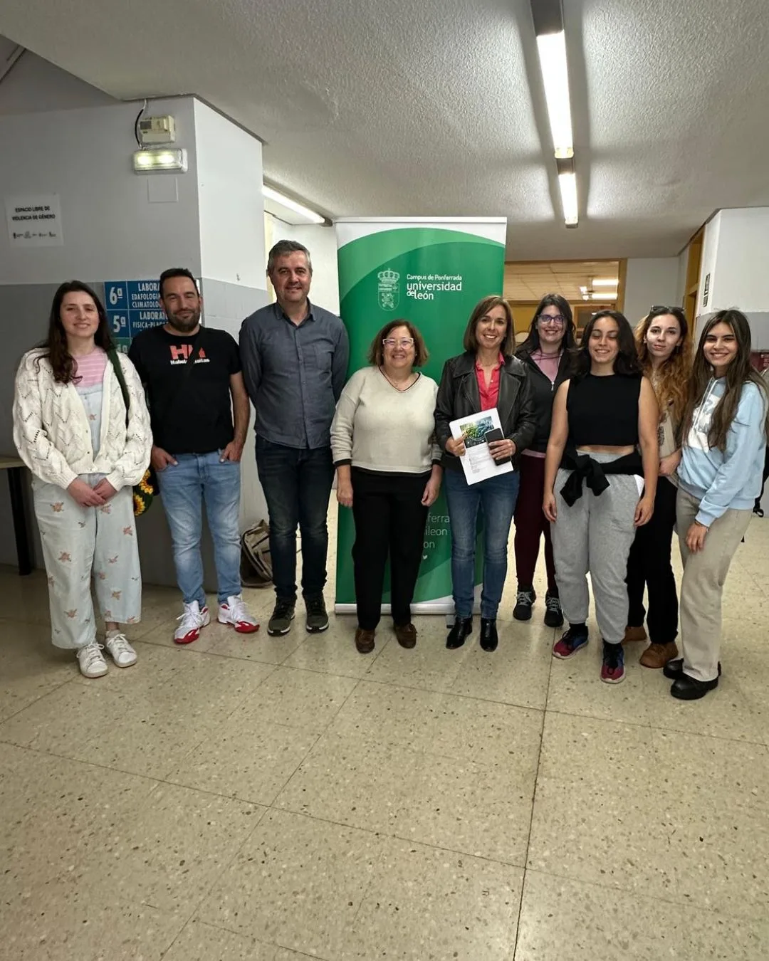 Una treintena de estudiantes de secundaria se convierte en los ‘Forestales del futuro’ en el campus de Ponferrada