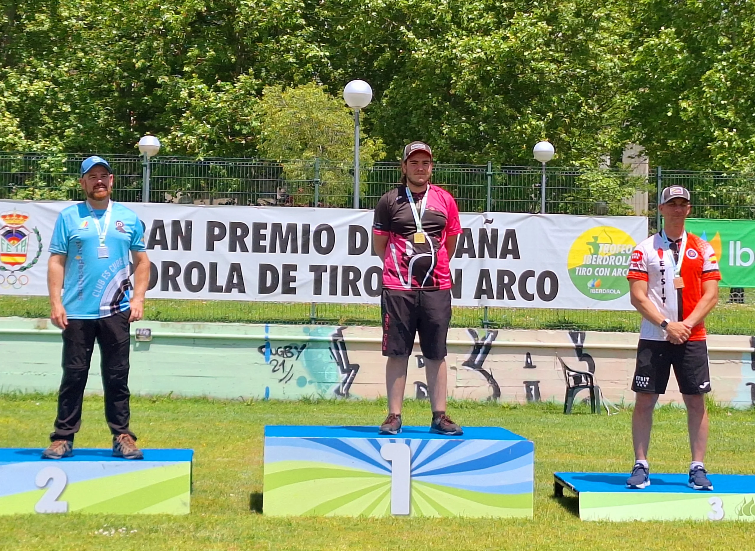 Buen fin de semana para los arqueros ponferradinos que regresan del Villa de Madrid con dos oros, un bronce y una plaza para la Copa de Europa Junior