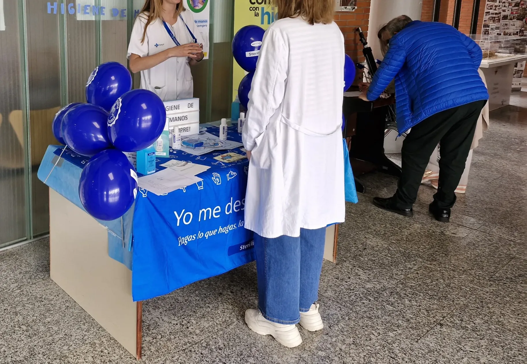 CSIF pide suprimir los apellidos y otros datos personales no esenciales de la tarjeta del personal sanitario para “frenar agresiones y proteger su intimidad”