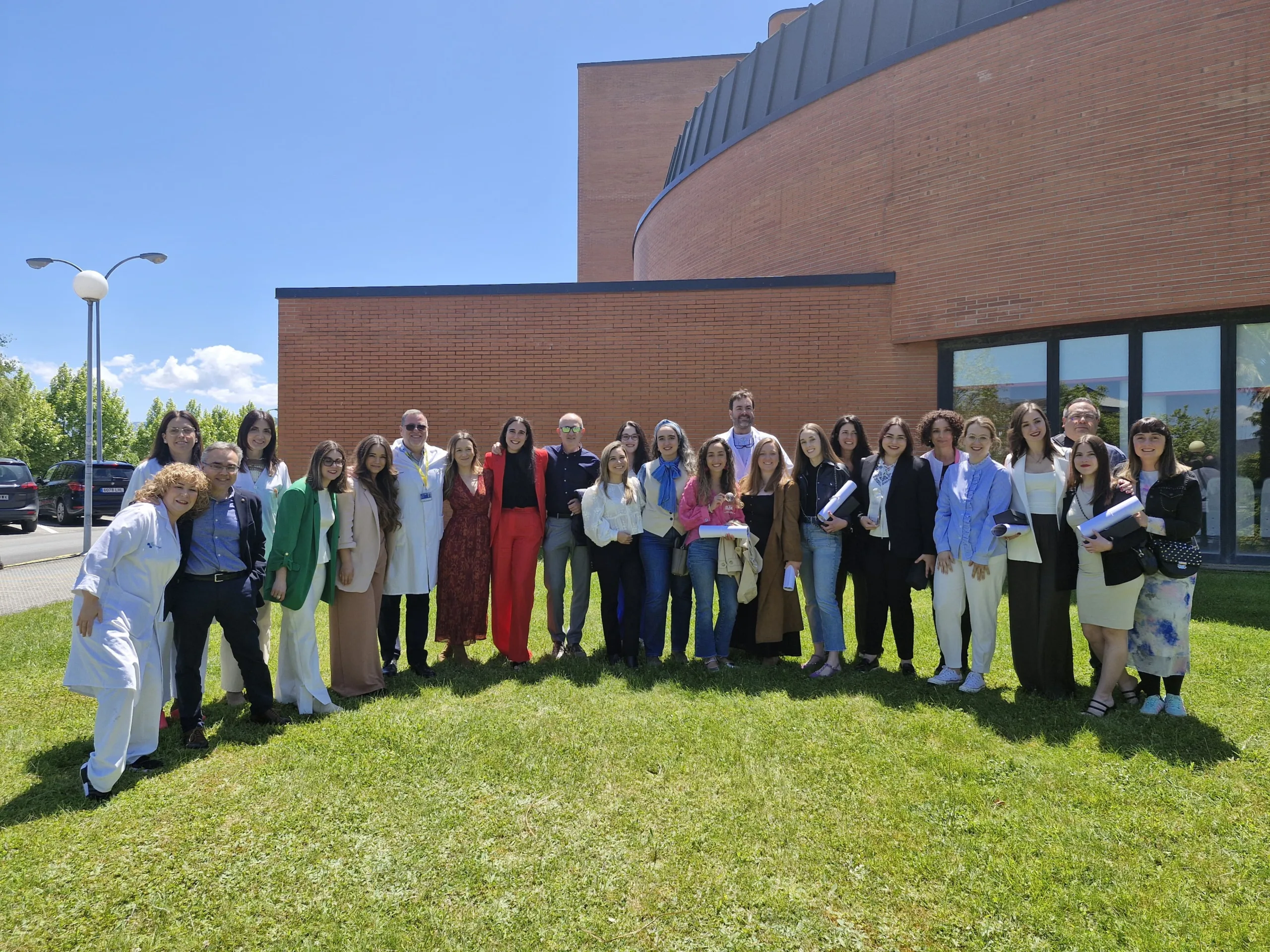 La Gasbi homenajea a las 18 médicos y enfermeras que finalizan sus residencias este año