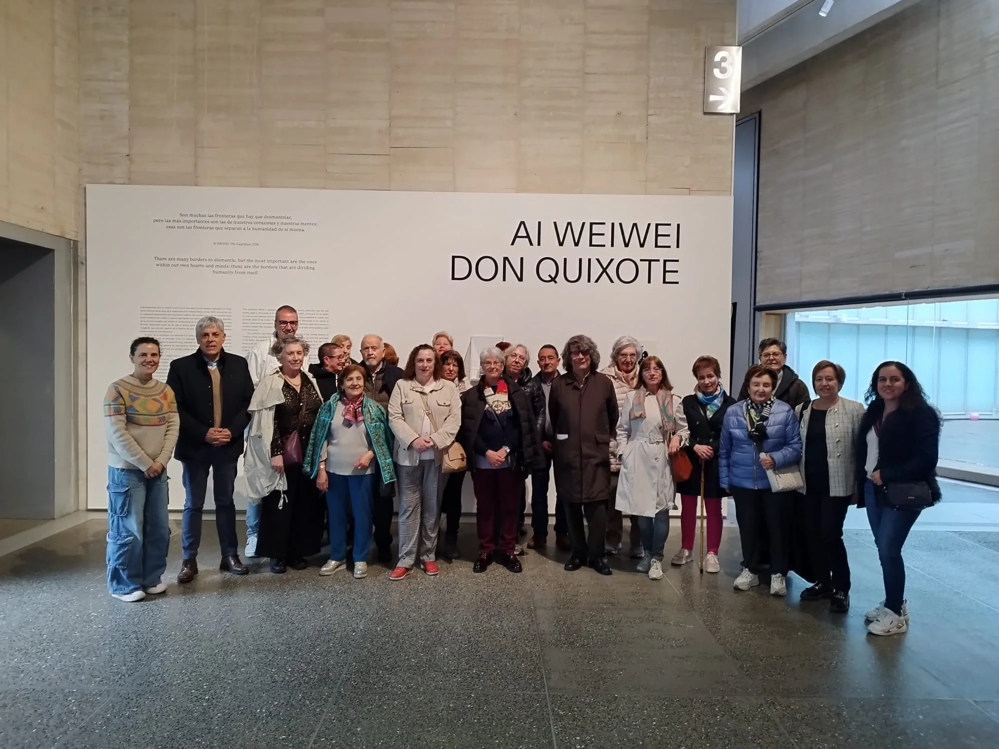 Los alumnos del taller sobre Cervantes de Eduardo Aguirre recorren la exposición de Ai Weiwei en el Musac