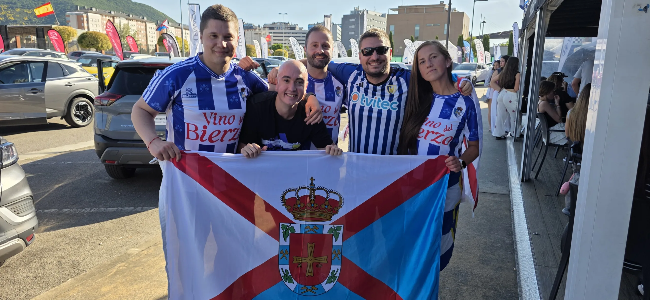 [FOTOS] La Afición de la Ponfe en el Bar El Toralín · Sestao-Deportiva