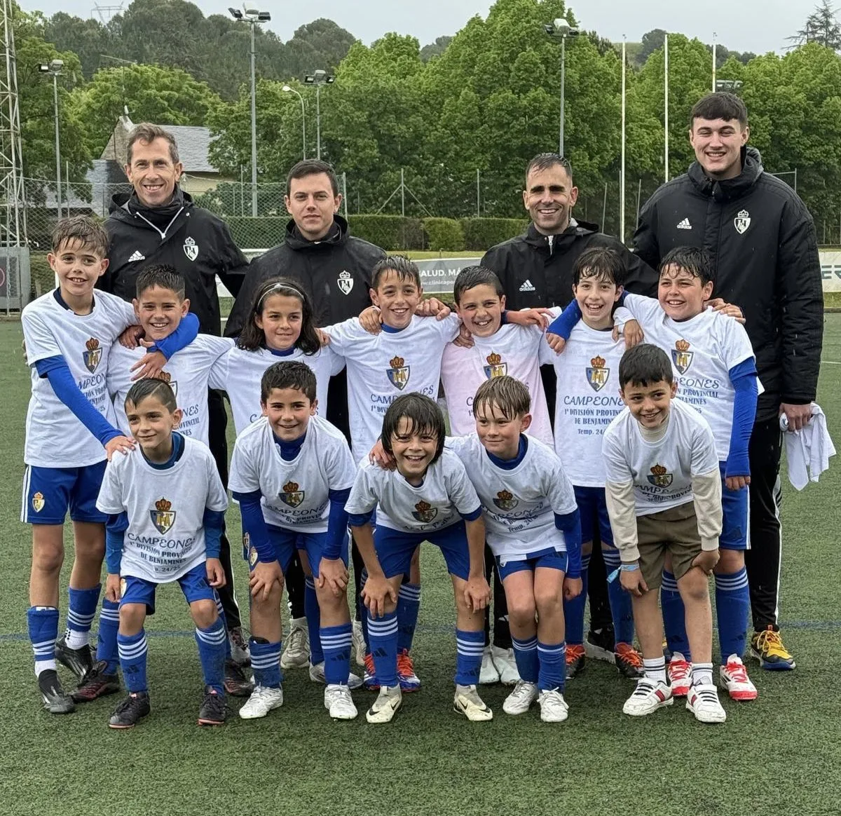 La SD Ponferradina benjamín se proclama campeón de la Primera Provincial