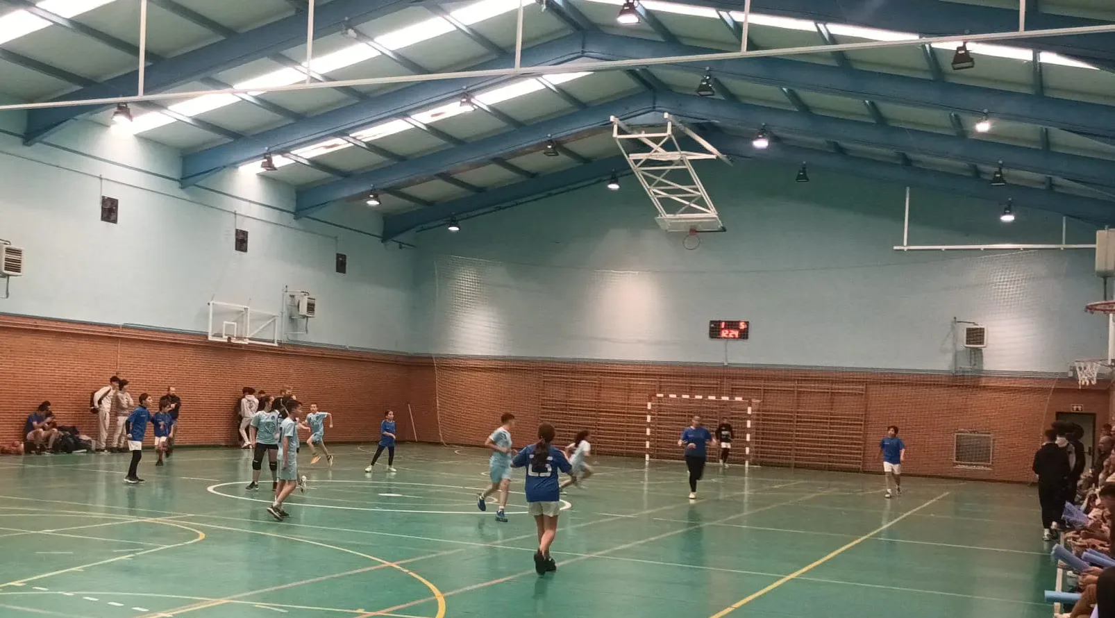 Caboalles de Abajo se estrena como sede del I Torneo Alevín “Reino de León” con más de 100 jóvenes promesas del balonmano