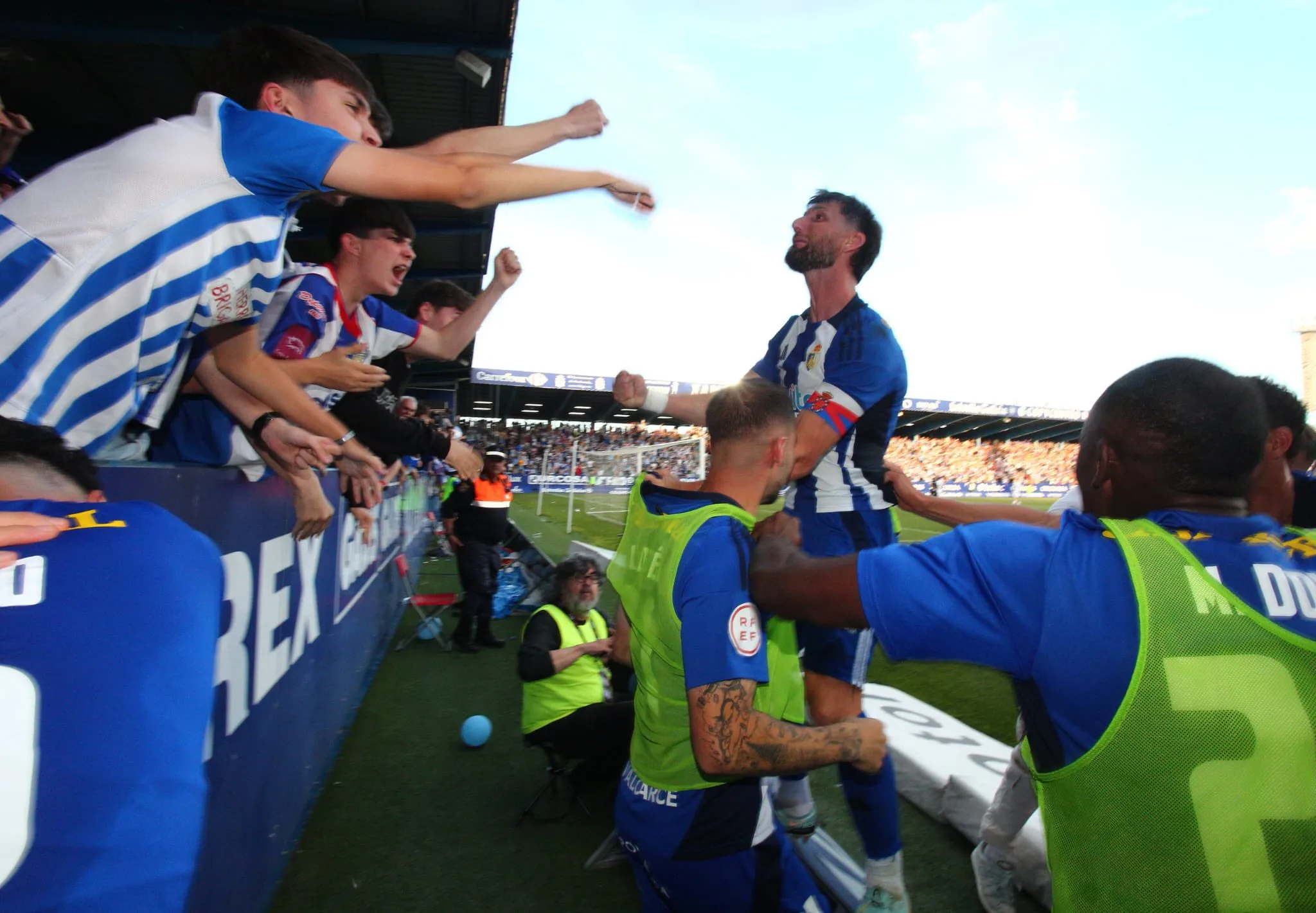 La Ponferradina debe ganar al Antequera por al menos dos goles de diferencia en la vuelta para pasar a la final evitando la prórroga