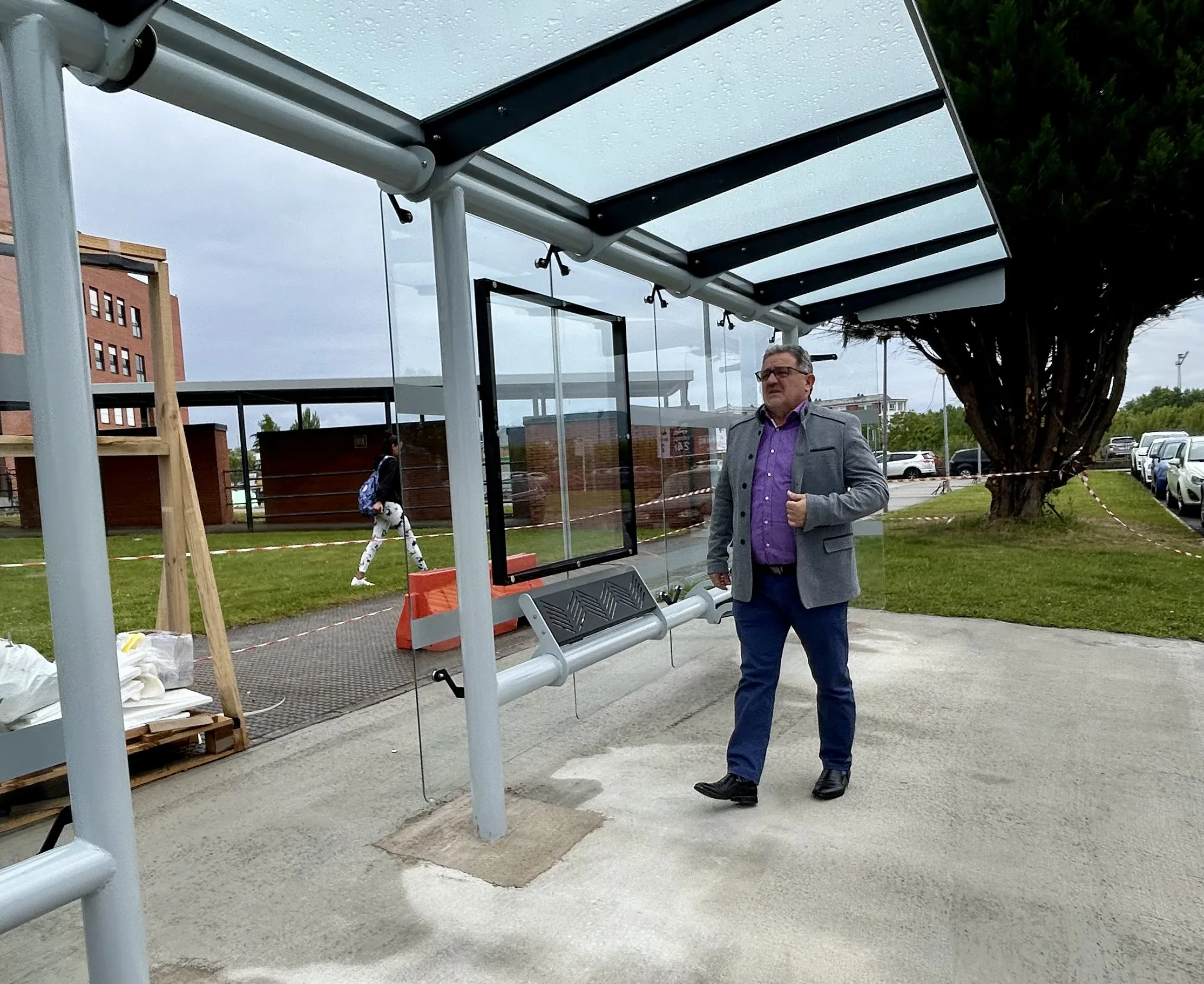 La Concejalía de Transporte y Movilidad avanza en el plan de renovación y mantenimiento de las marquesinas del transporte público en Ponferrada