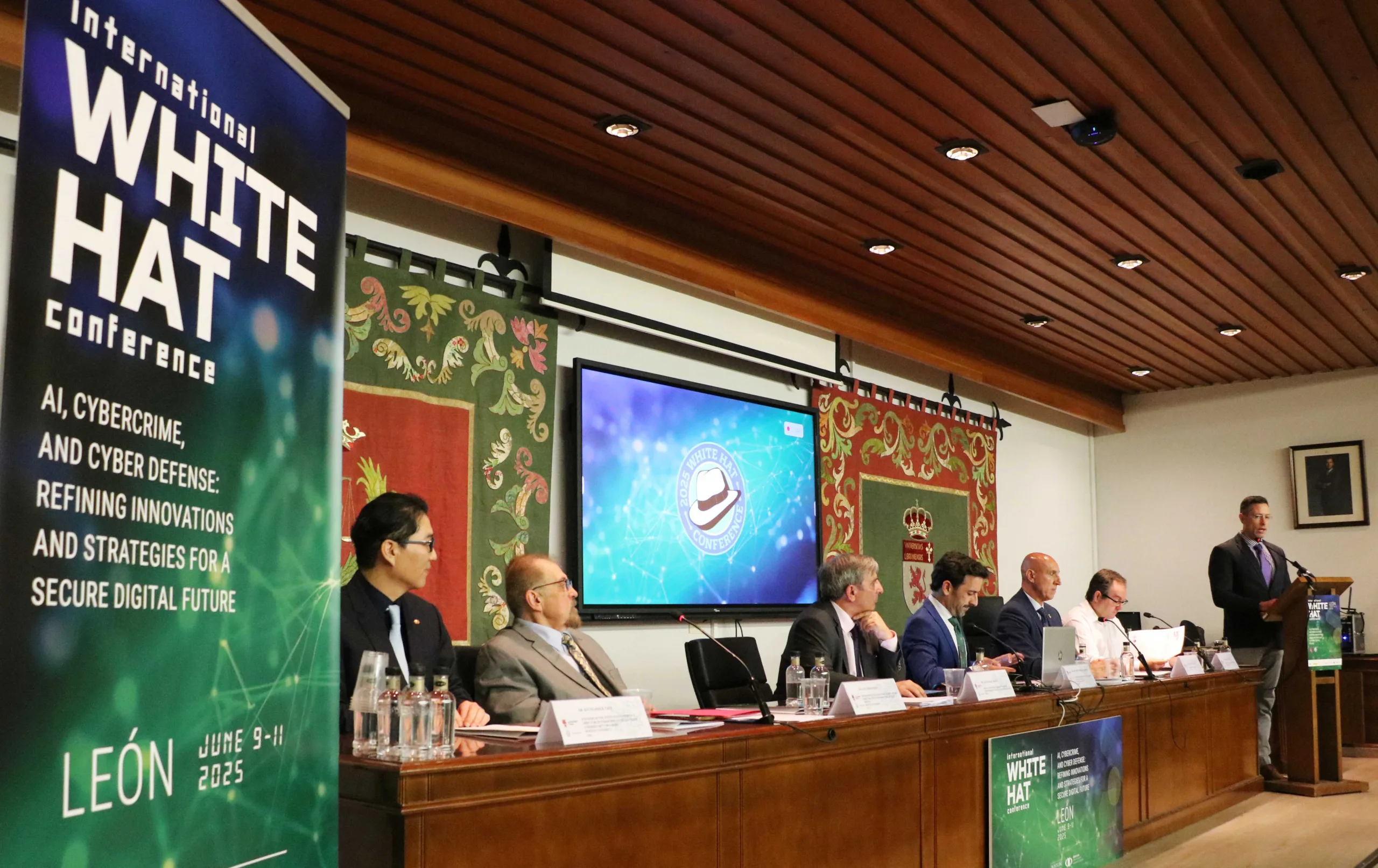 'White Hat Conference': Hackers “buenos” procedentes de más de 40 países abordan en la ULE las amenazas digitales