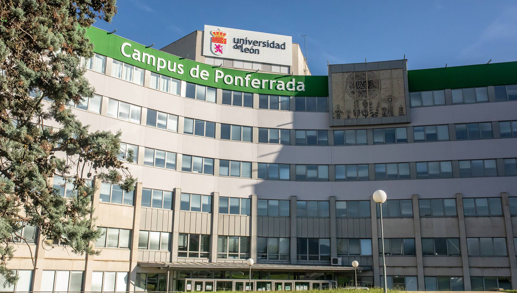 La Junta de Portavoces municipal firma una declaración unánime solicitando al Rectorado de la ULE que “se implante en el Campus de Ponferrada la totalidad de los cursos de Medicina y no sólo su ciclo final”