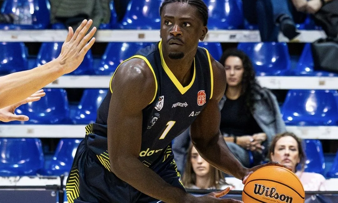 David Efambé, una “bestia” para el juego interior del Clínica Ponferrada