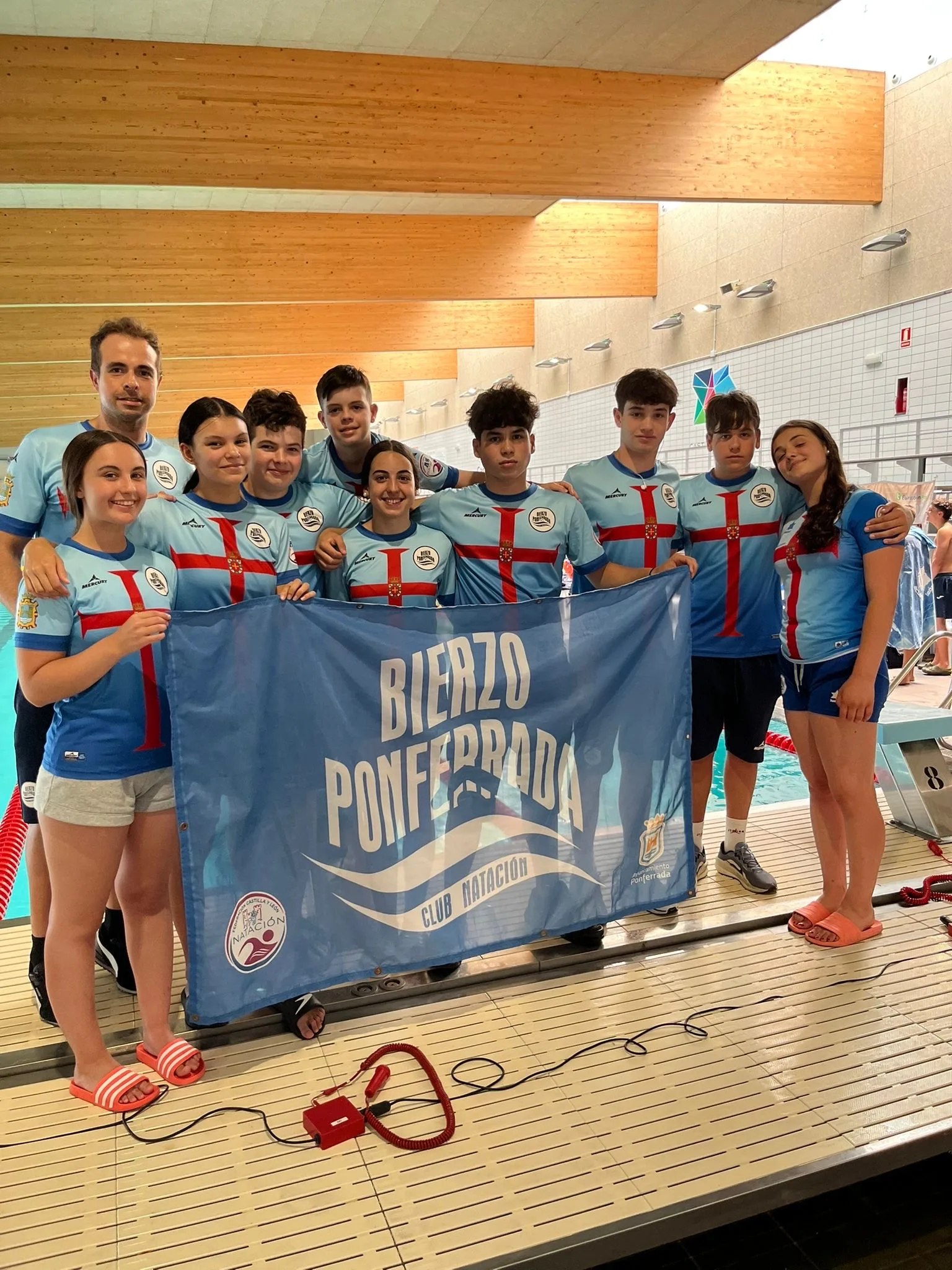El Club Natación Bierzo Ponferrada brilla con 13 medallas y un podio por relevos en el Campeonato Infantil de Castilla y León