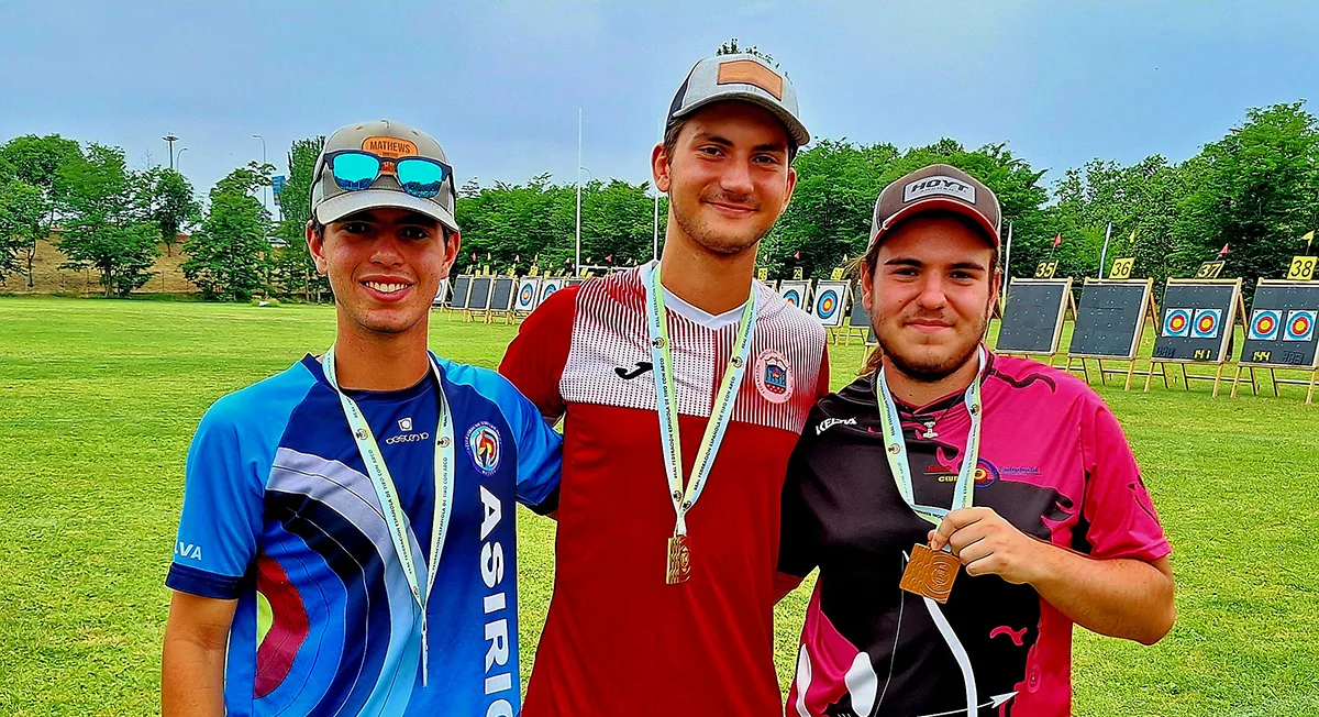 El berciano Héctor González Manuel representará a España en el Mundial Junior de tiro con arco en Canadá