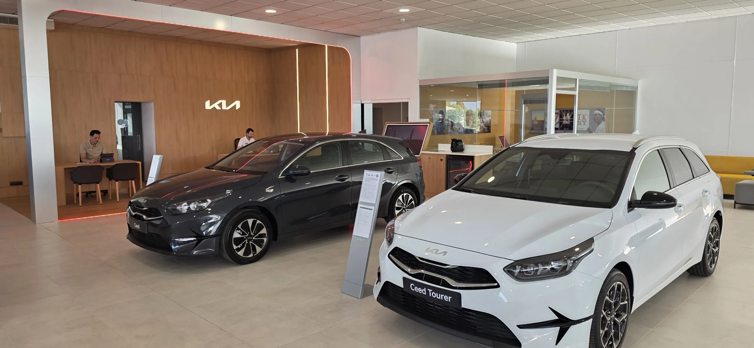 Hipergar estrena nuevas instalaciones Kia en Camponaraya con una experiencia de cliente más tecnológica y personalizada