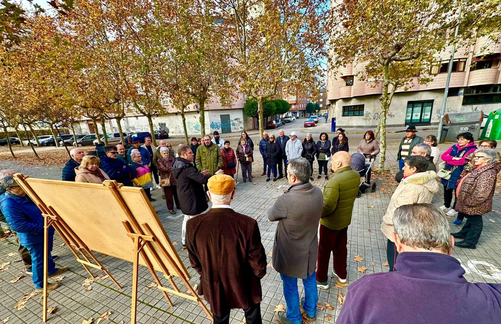El Pleno aparca la urbanización integral de los Jardines del Sil en la Calle Don Pelayo, primera actuación de la semipeatonalización de la Avenida del Castillo