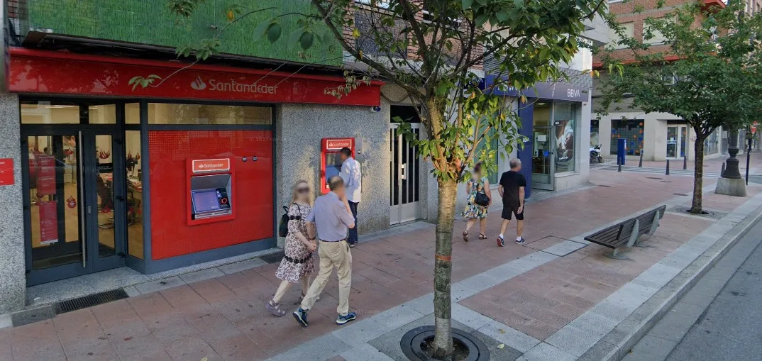 El Banco Santander cerrará su oficina de la Calle Ancha en Ponferrada
