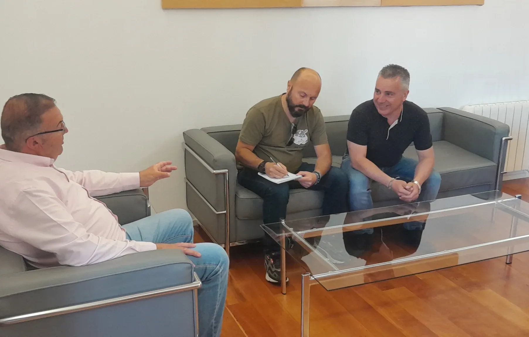 Reunión de la 'Plataforma por una Carretera Digna' con Diputación sobre el arreglo de la carretera entre Salas de los Barrios y San Cristóbal