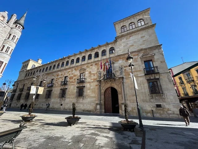 La Diputación de León destina 30.000 euros para mejorar los espacios jóvenes de la provincia