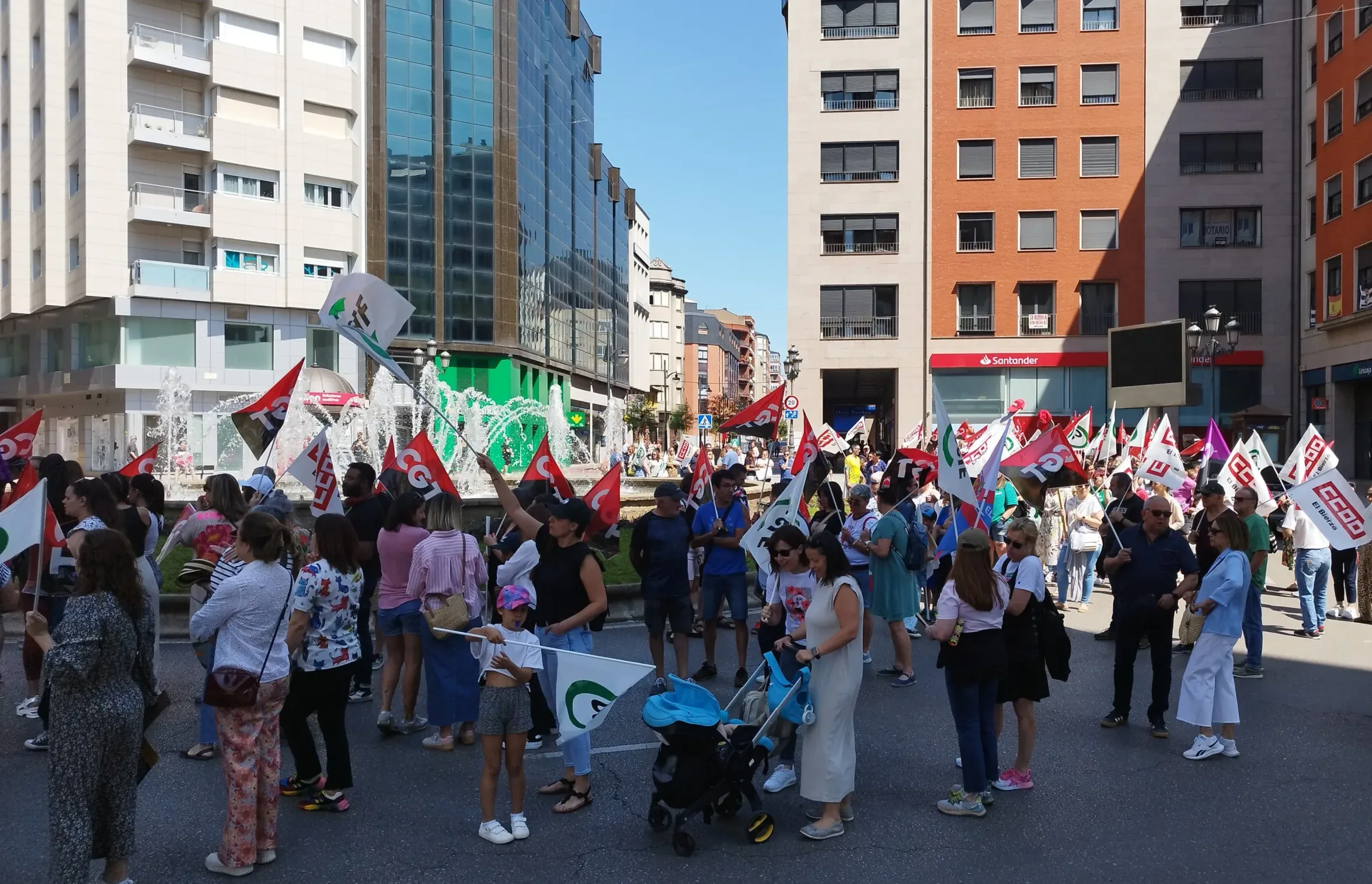 Lazúrtegui acoge una nueva jornada de protesta por el ERE de Teleperformance