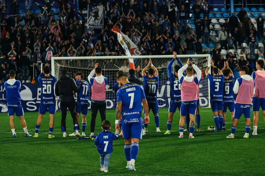 Ernesto Gómez: “Ha sido un orgullo y un placer defender vuestros colores; gracias al Bierzo por cuidar siempre a mi familia, siempre agradecidos por ello”