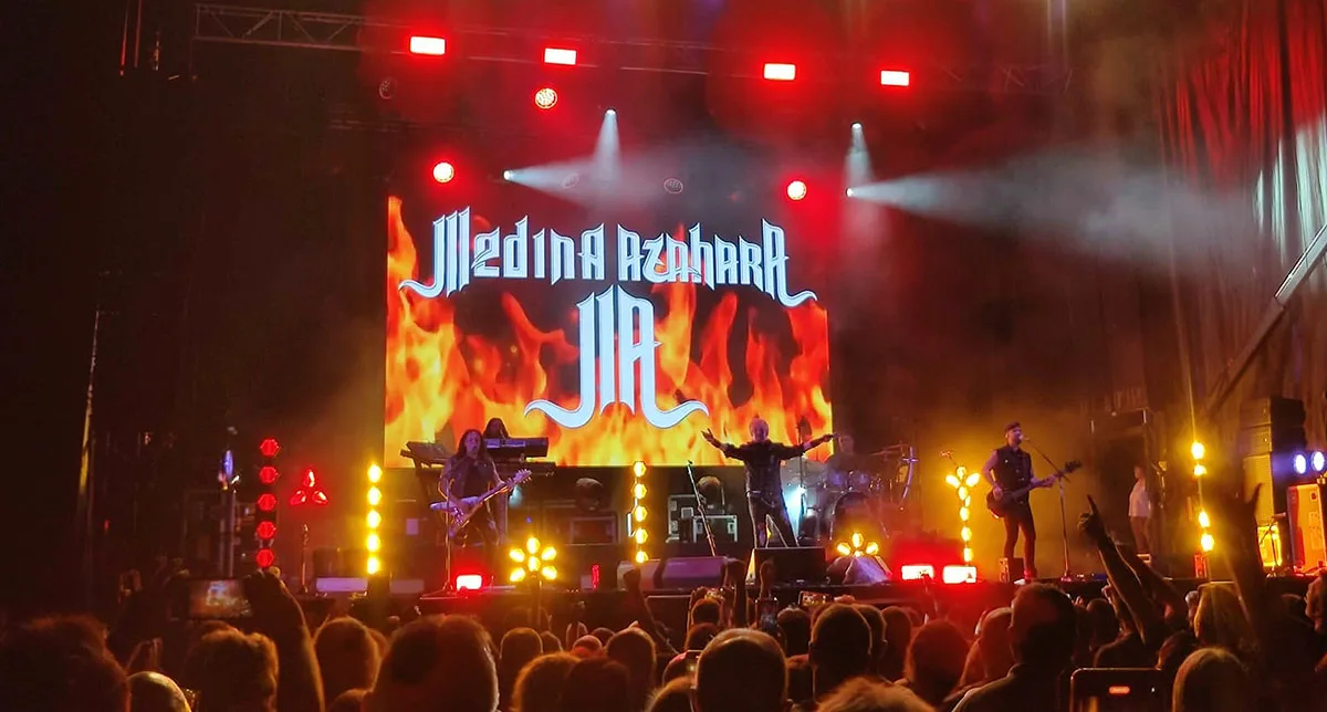 VIDEO · FOTOS | Éxito rotundo del concierto de Medina Azahara en Fabero con más de 2.500 asistentes en su gira de despedida