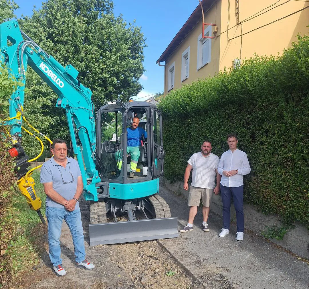 Villablino mejora sus servicios municipales con la adquisición de una mini excavadora