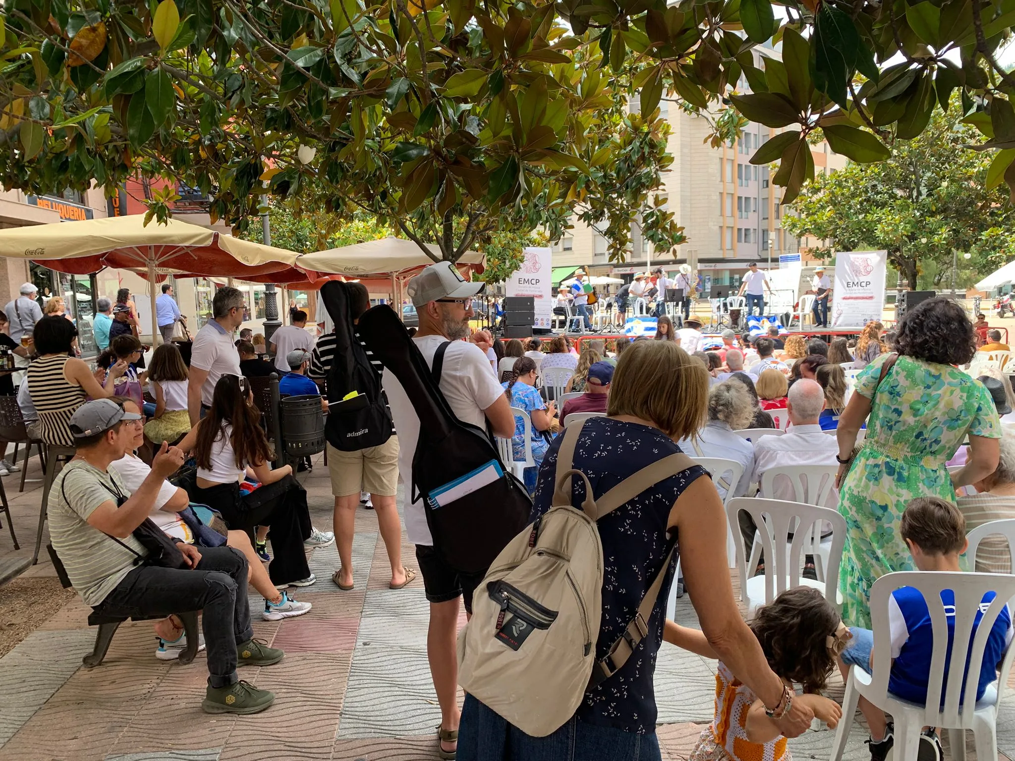 Acordes blanquiazules y a pie de calle en Ponferrada