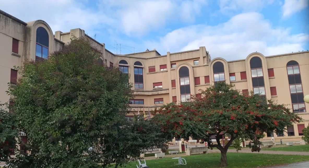 CCOO revisa con la dirección de la residencia de Flores del Sil las actuaciones realizadas tras las denuncias por deficiencias en el centro