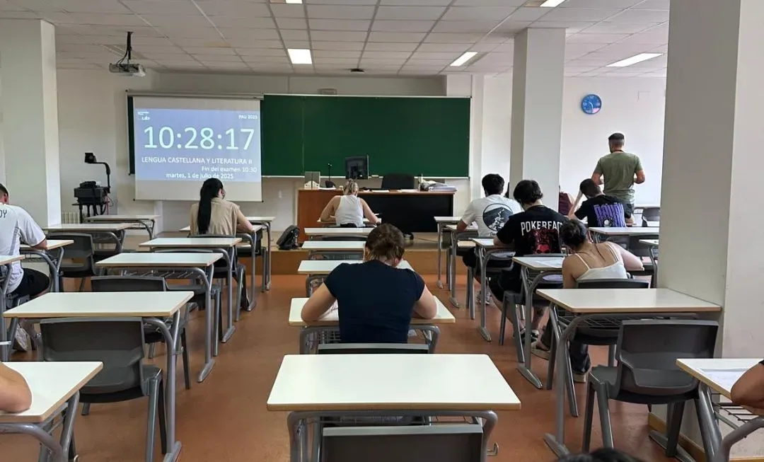Más de un centenar de estudiantes bercianos afrontan la PAU extraordinaria en el Campus de Ponferrada