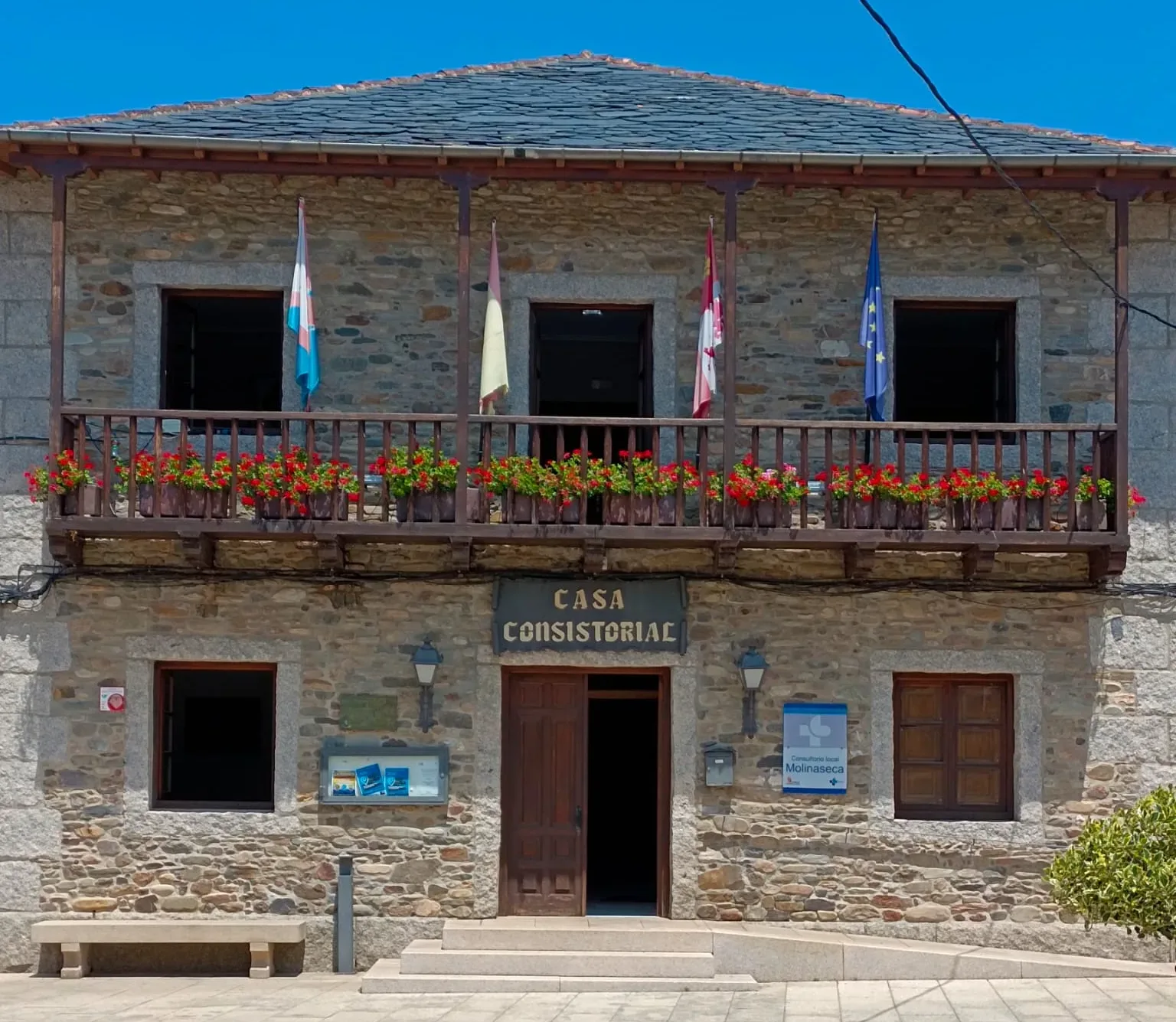 La grave situación en la comarca por los incendios lleva a Molinaseca a cancelar las actividades de sus Fiestas Patronales, incluida la tradicional Fiesta del Agua