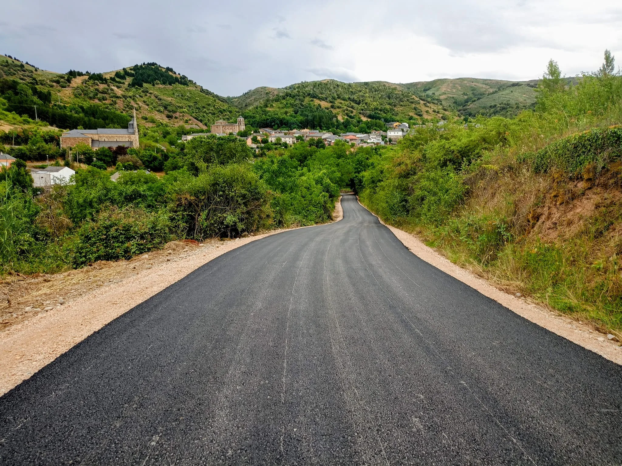 Medio Rural finalizada las intervenciones de asfaltado en caminos de Los Barrios, San Lorenzo y Escaril