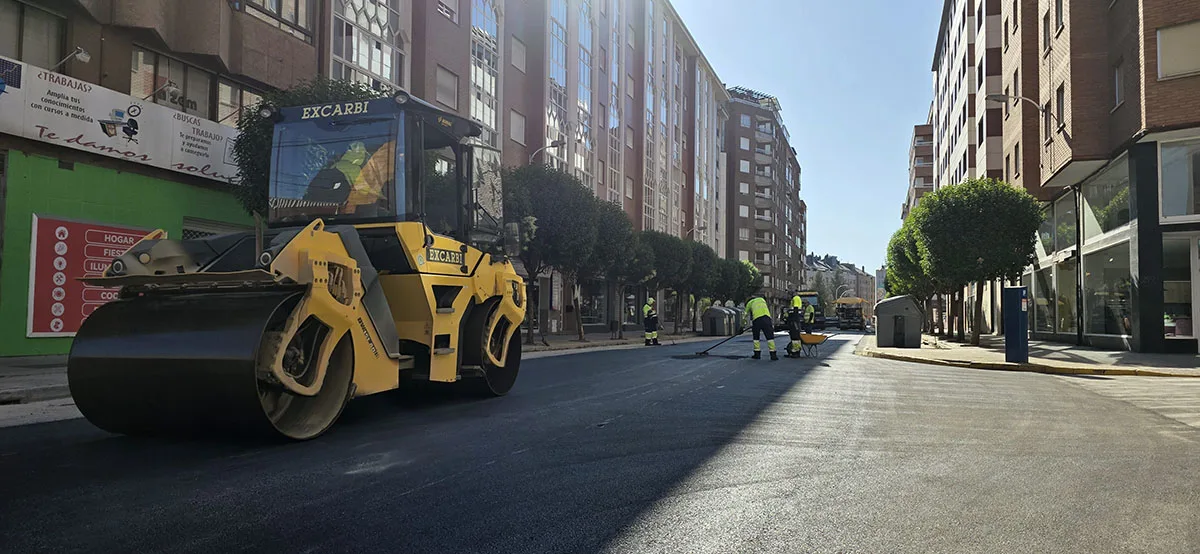 FOTOS | Avanzan a buen ritmo las obras en la Avenida del Castillo: ya se ha asfaltado la mitad de la vía y la glorieta de Luis del Olmo