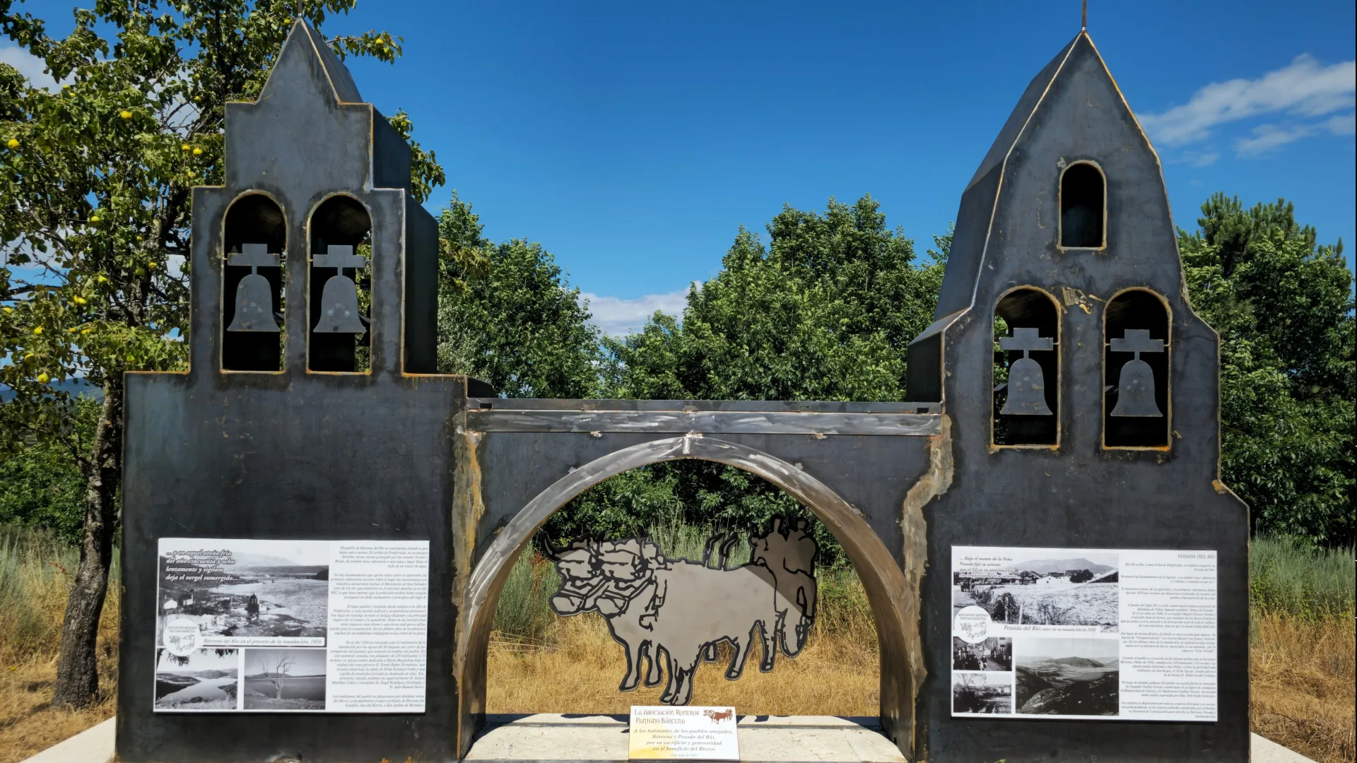 VIDEO - FOTOS | Inaugurado un monumento en homenaje a los pueblos sepultados por el Pantano de Bárcena