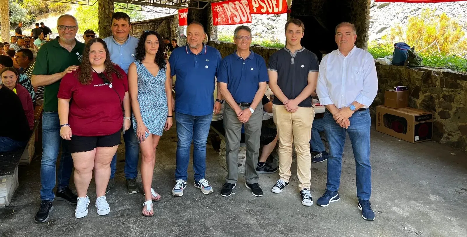 El PSOE de Páramo del Sil celebra la 28ª edición del 'Sábado Rojo' con una multitudinaria participación en el Merendero del Puente Blanco