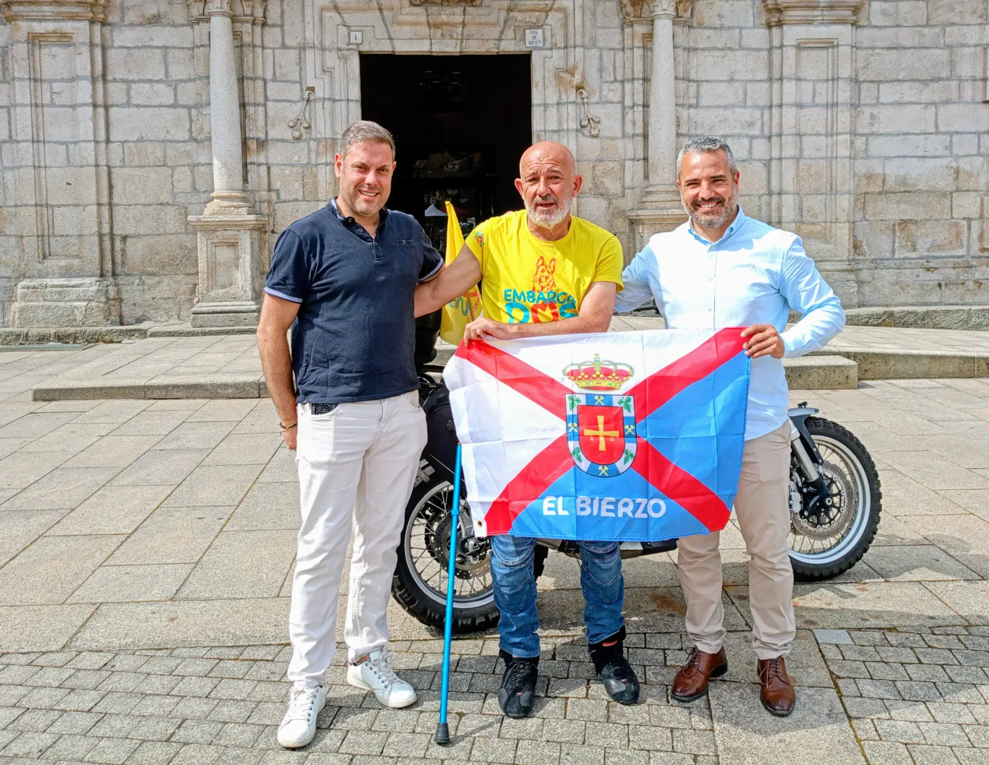 Llega a Ponferrada Pruden 'Moto-man', un enfermo de esclerosis múltiple que recorre España en moto