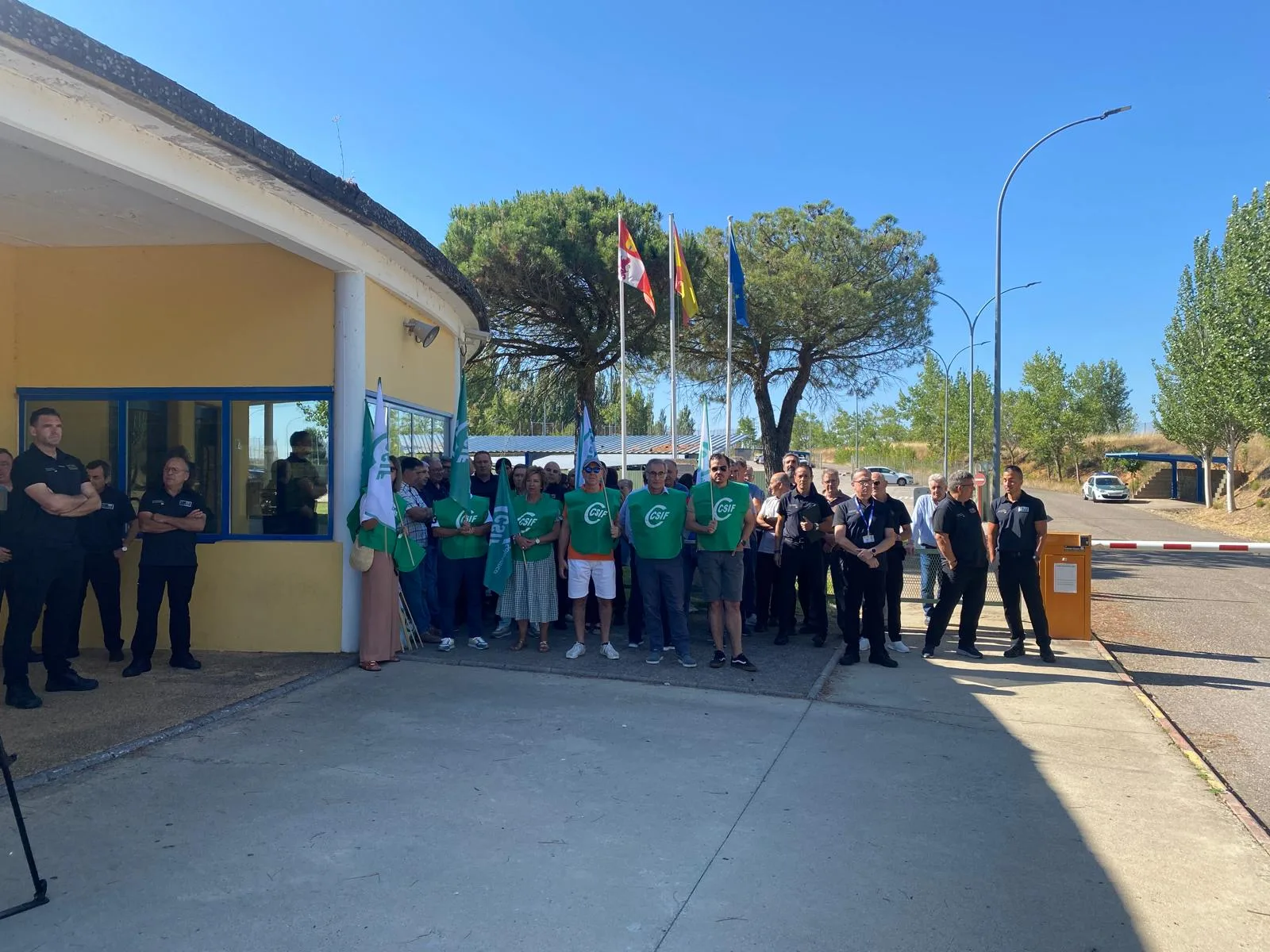 “No se trata de un incidente aislado”: Los trabajadores de prisiones en Castilla y León se concentran tras la brutal agresión sexual a una funcionaria en Sevilla