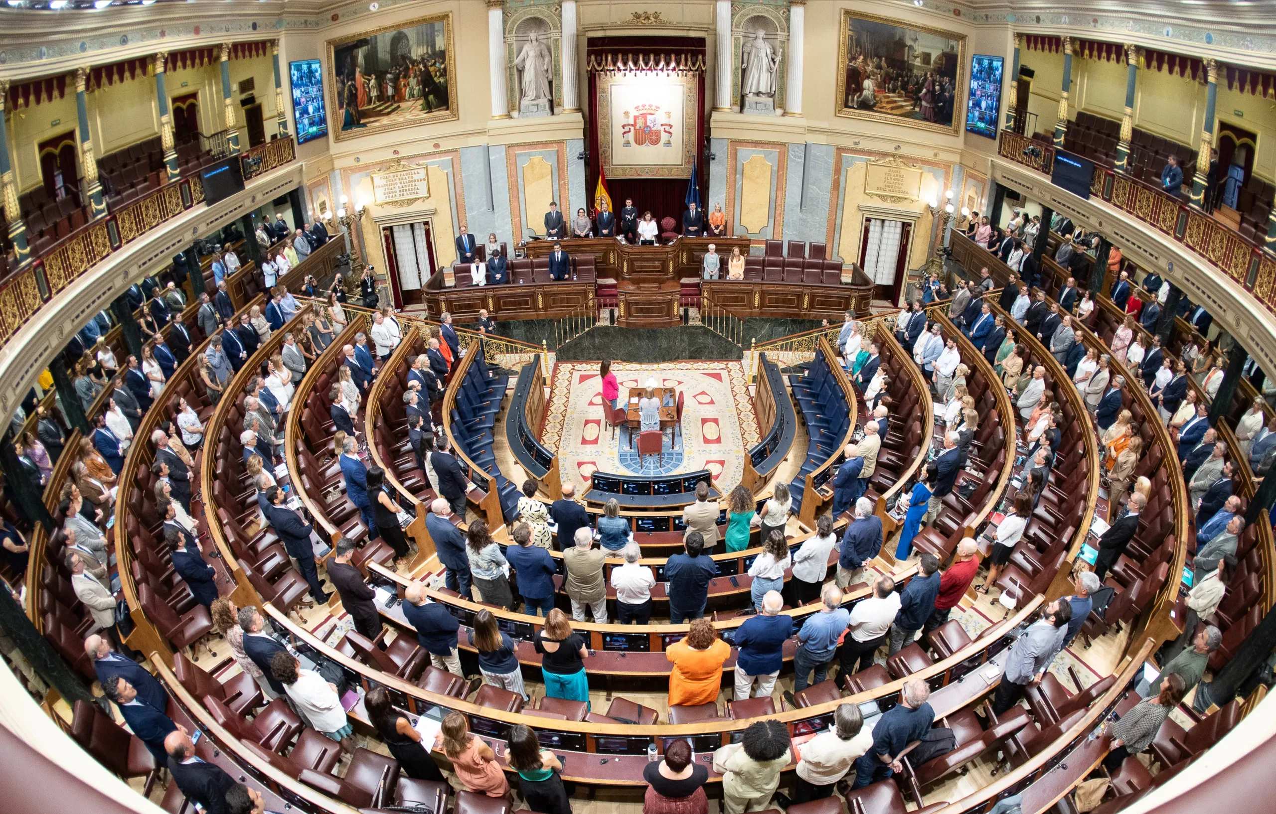 Profesionalizar la función pública, evitar el clientelismo político, limitar el poder de los partidos para prevenir la corrupción y aumentar las penas por malversación