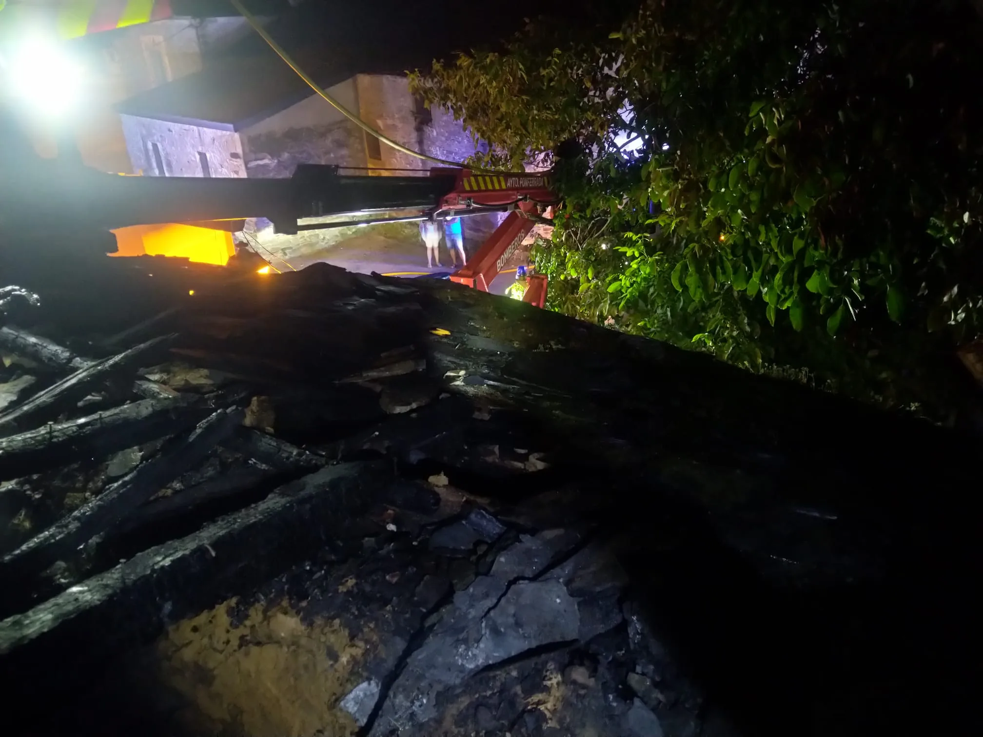 Incendios sin heridos en sendas viviendas en Otero y San Andrés de Montejos